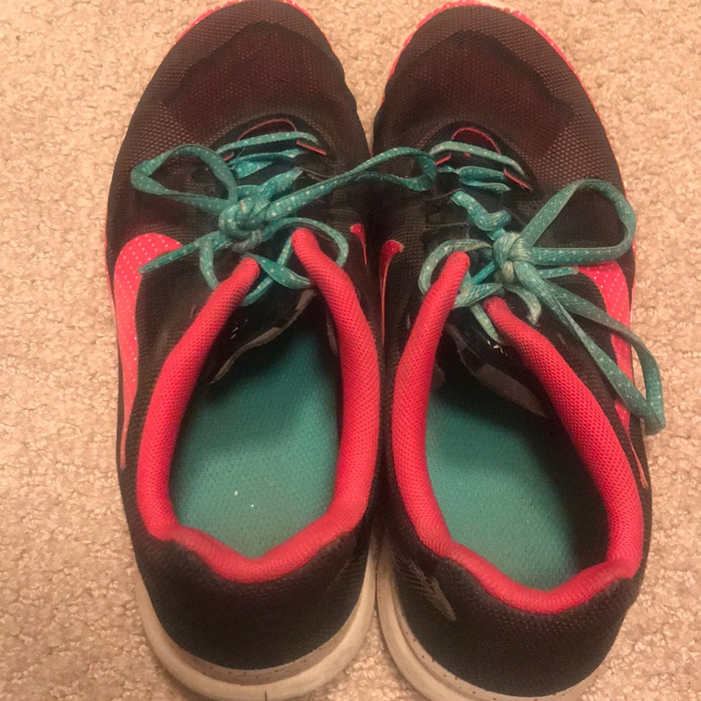 Black Nike shoes size 7.5